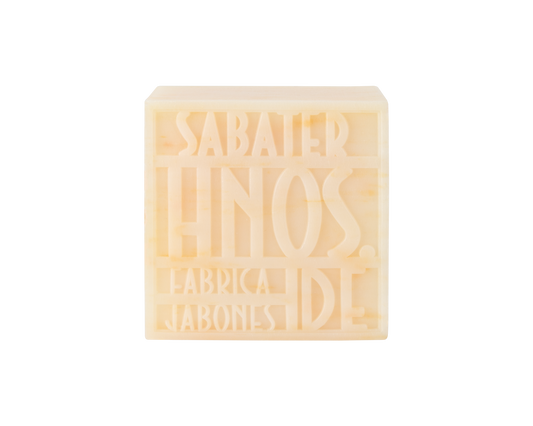 Jabón artesanal de azahar 100 g con notas florales, ligeramente dulces y cítricas, elaborado por Sabater Hnos.