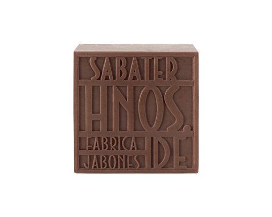 Jabón artesanal de chocolate 125 g con fragancia dulce y cremosa con notas a vainilla, fabricado por Sabater Hnos.