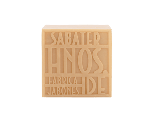 Jabón artesanal de lirio 125 g con aroma floral elegante, fabricado por Sabater Hnos.