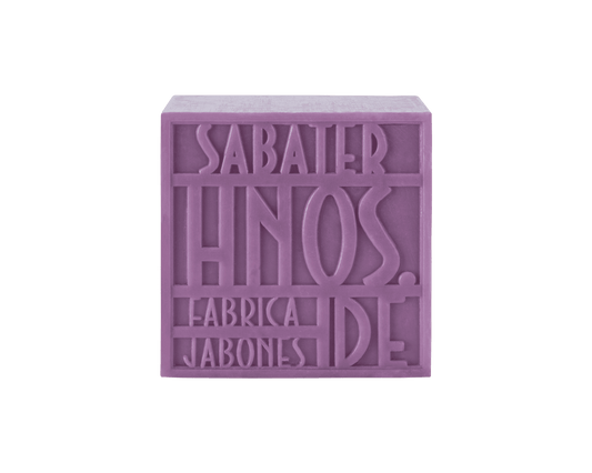 Jabón artesanal de violeta 125 g con aroma sutil dulce y floral, fabricado por Sabater Hnos.
